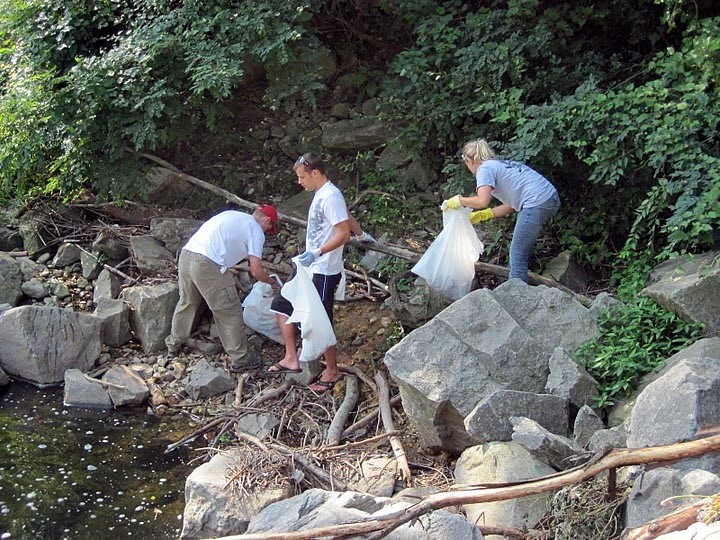 volunteers picking up litter in Four Mile Run